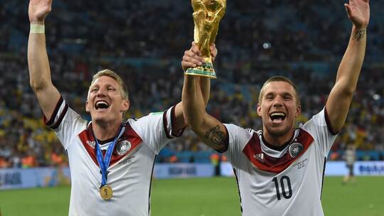 Bastian Schweinsteiger (l) und Lukas Podolski Bastian Schweinsteiger (l) und Lukas Podolski