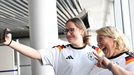 Fußball-WM - Vor dem Abschlug in die USA Fußball-WM - Vor dem Abschlug in die USA