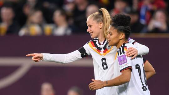 Vivien Endemann (l) und Shekiera Martinez Vivien Endemann (l) und Shekiera Martinez