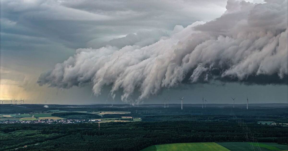 How long will thunderstorms continue to threaten the southwest?