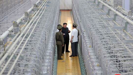 Nordkoreas Machthaber Kim inspiziert Urananreicherungsanlage