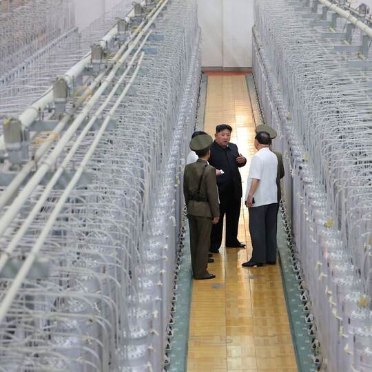 Nordkoreas Machthaber Kim inspiziert Urananreicherungsanlage