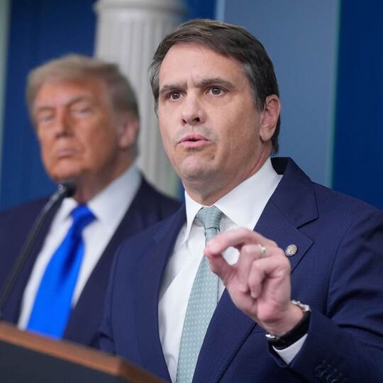 Präsident Donald Trump und Justizminister Todd Blanche