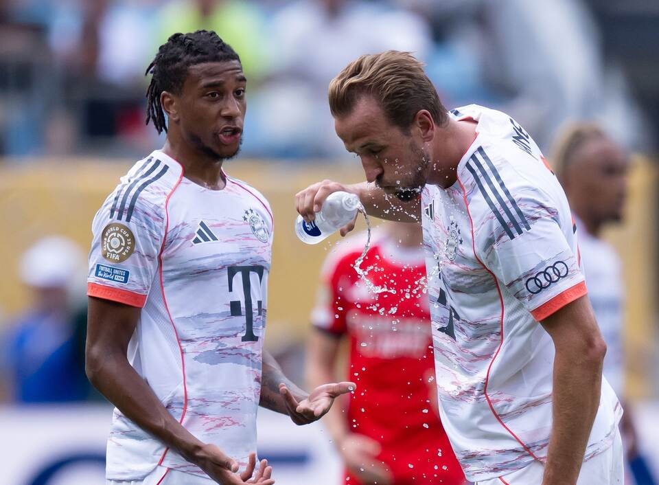 Michael Olise (l) und Harry Kane