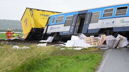 Zusammenstoß von Zug und Lkw in Tschechien