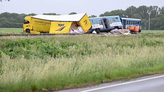 Zusammenstoß von Zug und Lkw in Tschechien