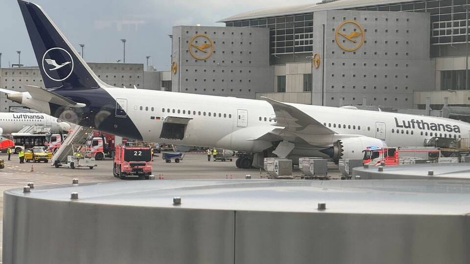 Flughafen Frankfurt - Dreamliner Fahrwerk knickt ein