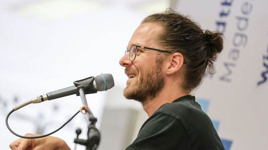 Lesung mit Arne Semsrott Lesung mit Arne Semsrott