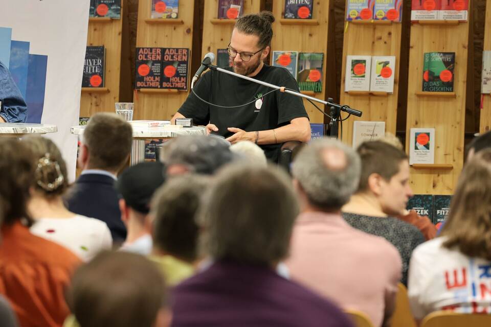 Lesung mit Arne Semsrott Lesung mit Arne Semsrott
