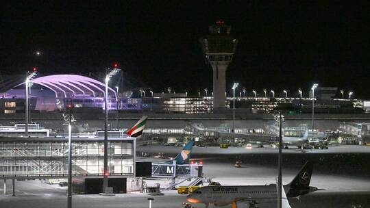 Flughafen München bei Nacht Flughafen München bei Nacht