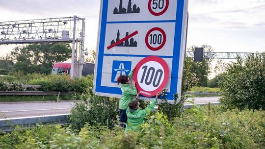 Greenpeace-Aktion für Tempolimit auf Autobahnen