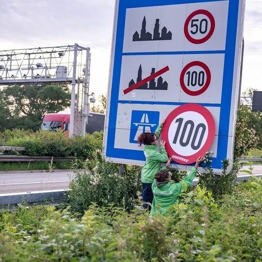 Greenpeace-Aktion für Tempolimit auf Autobahnen