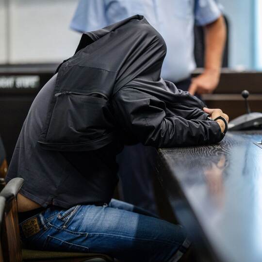 Prozessauftakt nach Fund von Leiche in Koffer