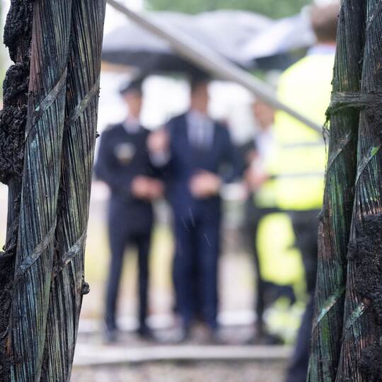 Innenminister Hagel besucht Umspannwerk nach Brand