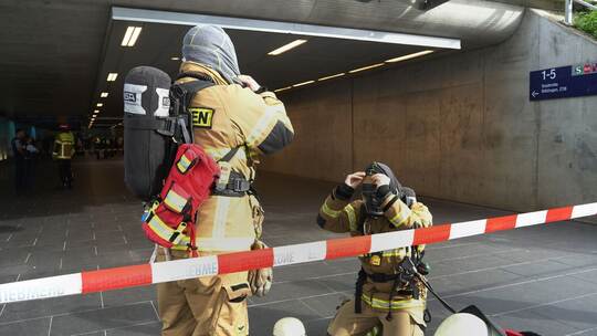 Ätzende Flüssigkeit? Zug in Böblingen evakuiert Ätzende Flüssigkeit? Zug in Böblingen evakuiert