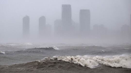 Mann in China überlebt tagelang auf offenem Meer Mann in China überlebt tagelang auf offenem Meer