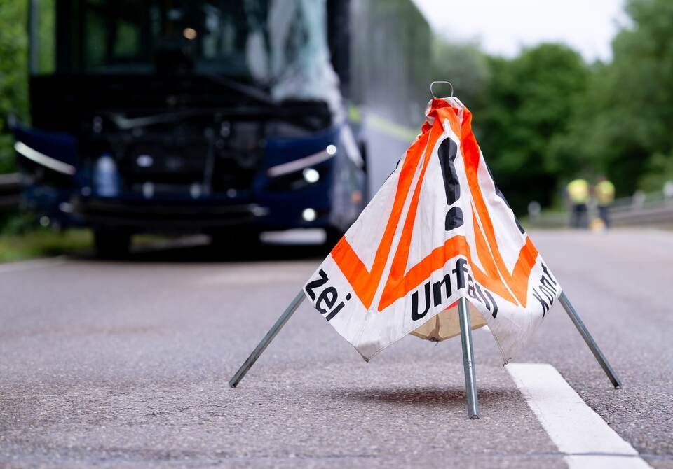 Zwei Busse stoßen in Oberbayern zusammen - mehrere Verletzte Zwei Busse stoßen in Oberbayern zusammen - mehrere Verletzte