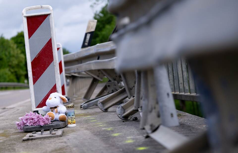 Nach dem Zusammenstoß zweier Busse Nach dem Zusammenstoß zweier Busse