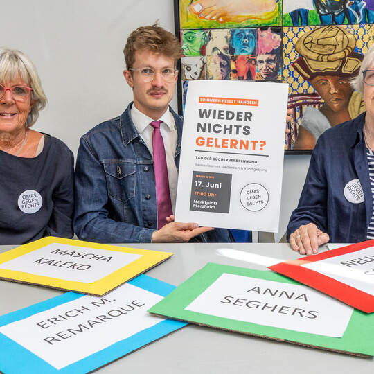 Kündigen den ersten Gedenktag der Bücherverbrennung an: Elisabeth Vogt und Ingrid Vogt (beide „Omas gegen Rechts Pforzheim-Enzkr