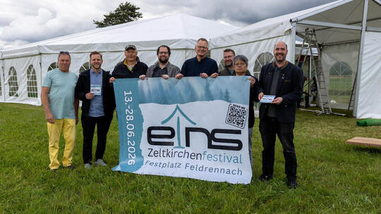 Christen ziehen auf dem Feldrennacher Festplatz an einem Strang: Lutz Althöfer (von links), Pastor der evangelisch-methodistisch Aufbau Kirchenzeltfestival Feldrennach
