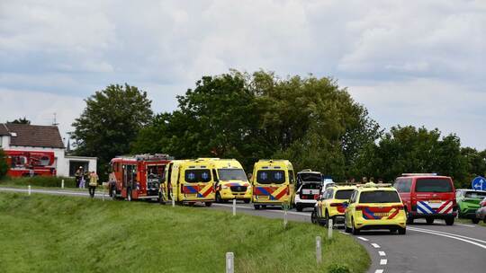 Auto schleudert in eine Schülergruppe in Vogelwaarde Auto schleudert in eine Schülergruppe in Vogelwaarde