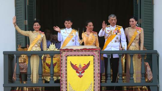 Thailands König gekrönt Thailands König gekrönt