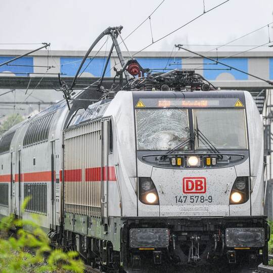 Oberleitung fällt auf Intercity