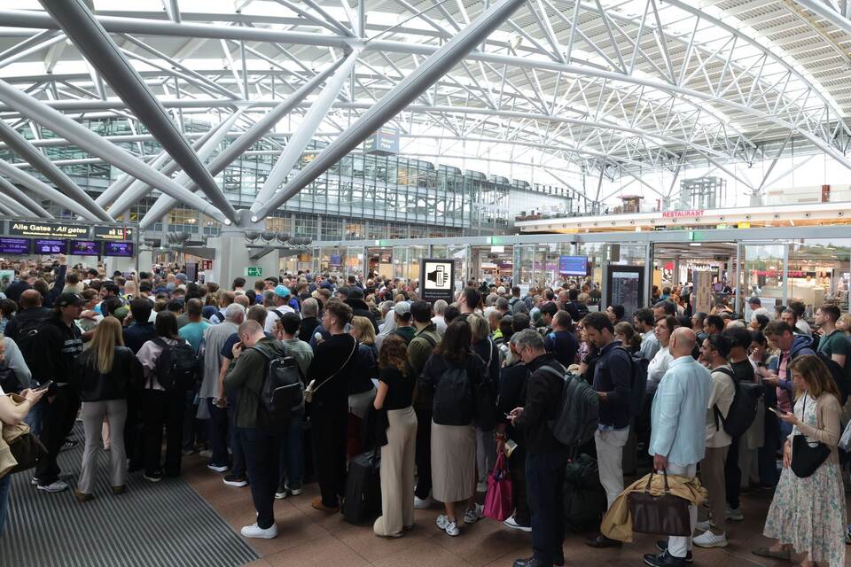 Sicherheitsbereich am Hamburger Flughafen geräumt Sicherheitsbereich am Hamburger Flughafen geräumt
