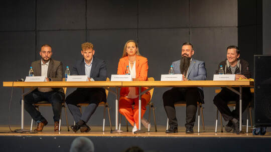 Die Kandidaten sind vollständig erschienen (von links): Matthias Speidel, Julius Philipp Terhorst, Stefanie Katharina Ayasse-Rep