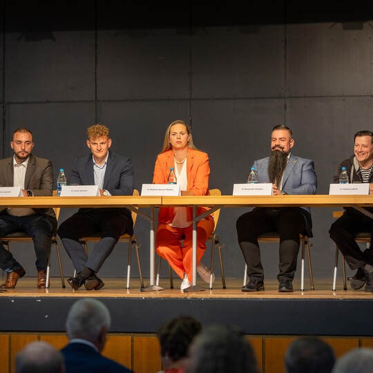 Die Kandidaten sind vollständig erschienen (von links): Matthias Speidel, Julius Philipp Terhorst, Stefanie Katharina Ayasse-Rep