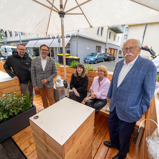 Freuen sich über die Kulturterrasse: Michael Hertl, Tobias Volle, Marleen Hecker, Angelika Drescher und Albert Esslinger-Kiefer