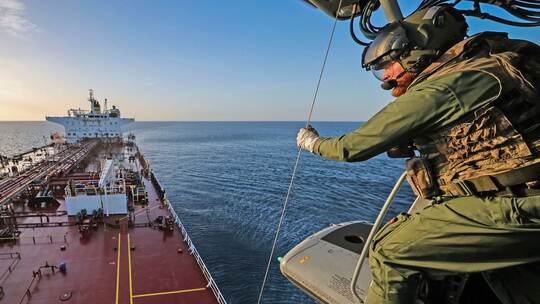 Britische Armee stoppt Schattenflotte-Tanker