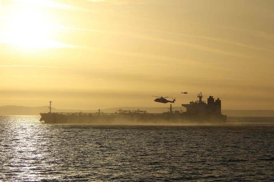 Britische Armee stoppt Schattenflotte-Tanker