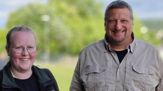 Die Wildtierbeauftragte des Enzkreises, Sofie Bloß, und Revierförster Rolf Müller boten spannende Einblicke in das Leben des Gol