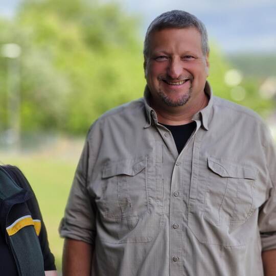 Die Wildtierbeauftragte des Enzkreises, Sofie Bloß, und Revierförster Rolf Müller boten spannende Einblicke in das Leben des Gol