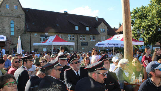 Tausende Besucher genießen das zweite Oberderdinger Stadtfest.