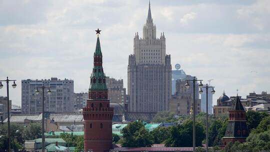 Moskau: Kremlturm und Außenministerium Moskau: Kremlturm und Außenministerium