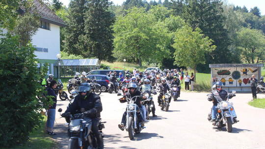 Sicherheit steht an oberster Stelle bei der Heimkinderausfahrt des Motorrad-Sport-Clubs Pforzheim und befreundeter Biker für die