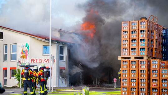 Feuerwehrhaus in Landkreis Esslingen brennt Feuerwehrhaus in Landkreis Esslingen brennt