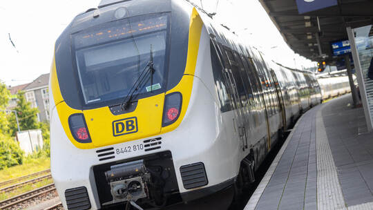 Ein Kunde kritisiert die für ihn ungünstige und unzuverlässige MEX-Verbindung in der Region. Symbolfoto: Meyer Hauptbahnhof MEX S5 S6