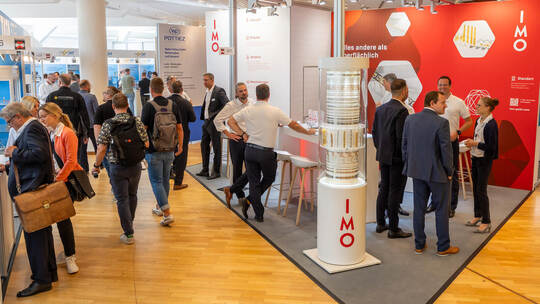 Viel los war im CongressCentrum: Hier der Stand der Königsbacher Firma IMO Oberflächentechnik. Meyer