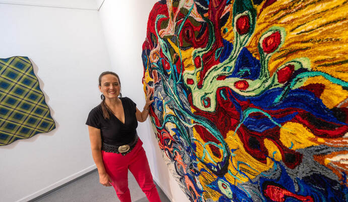 Eigene Kosmen auf kleinem Raum: Galerie Brötzinger Art feiert 50-jähriges Bestehen