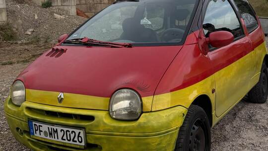 Über drei Stunden dauerte es, den Twingo zu lackieren. Foto: Christian Dautel