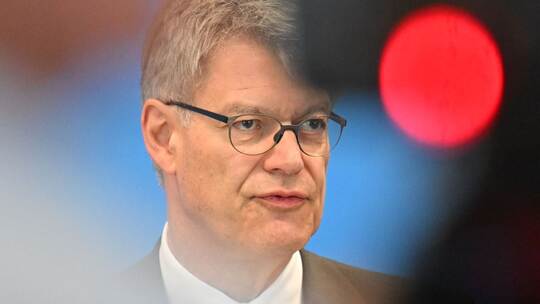 Bundesverkehrsminister informiert zu Bonner Rheinbrücke Bundesverkehrsminister informiert zu Bonner Rheinbrücke
