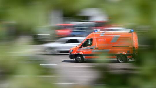 Rettungswagen - Symbolbild Rettungswagen - Symbolbild