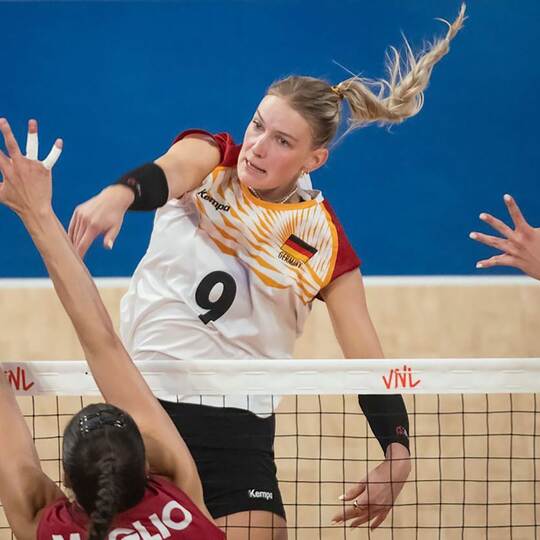 Lina Alsmeier (hinten)