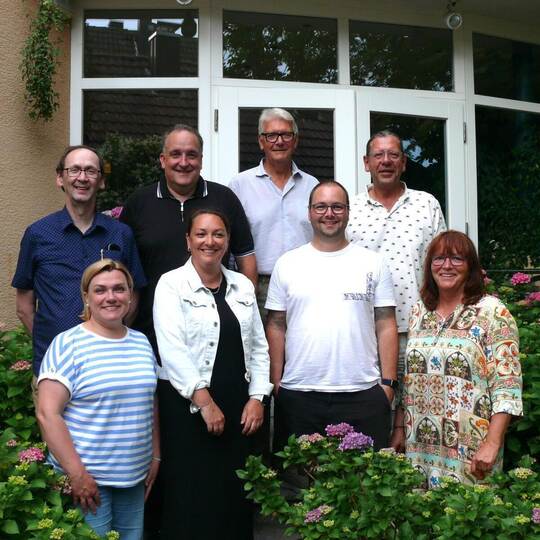 Der Vorstand des neuen Musikvereins Neulingen mit (vorne von links) den Teamleitern für Jugend, Daniela Steinhilper, für Öffentl
