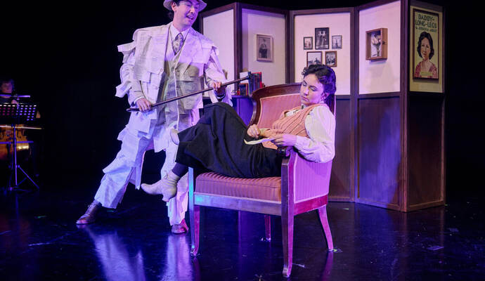 Eine junge Frau schreibt sich frei: Musical „Daddy Long Legs“ von Paul Gordon und John Caird feiert Premiere am Theater Pforzheim