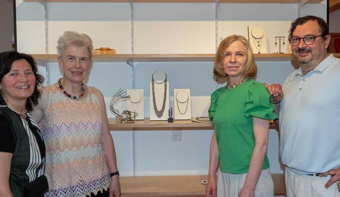Von der Kette bis zur Papierspirale: Ausstellung „Verflechtungen“ in der Pforzheimer mGalerie