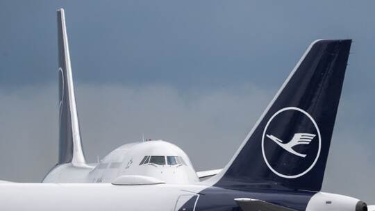 Passagiermaschinen der Lufthansa am Flughafen Frankfurt Passagiermaschinen der Lufthansa am Flughafen Frankfurt
